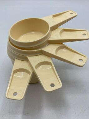 Vintage Tupperware Set of 5 Nesting Measuring Cups 1 - 1/4  Cup Almond Tan
